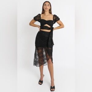 NWT | SHOWPO | KAMILLA TIE FRONT MIDI DRESS IN BLACK EMBROIDERY | Size 2 Women’s